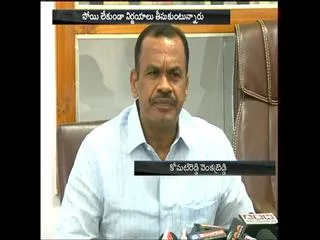 chief minister is behaving like tuglak, says komatireddy venkat reddy - Sakshi