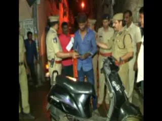 300 police to hold cardon search all over koti areas - Sakshi