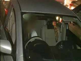 Drunken young girl halchal in banjarahills police station - Sakshi