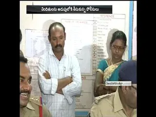 new notes exchange gang arrested in vizianagaram - Sakshi