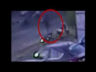 bike robbery in lb nagar hyderabad caught on cctv cameras - Sakshi