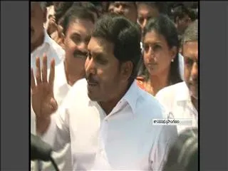 ys jagan fires ap govt on agrigold issue - Sakshi