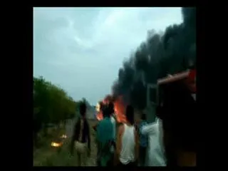 onion lorry is burned On the road - Sakshi