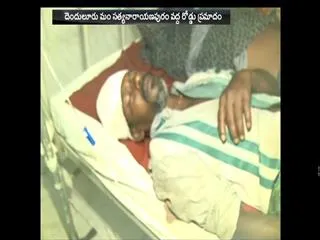 25 people injured in road accident in west godavari district - Sakshi