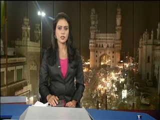 women protest at lovers home in peddapalli - Sakshi