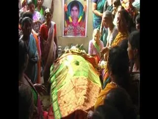 Woman died with Kerosene Attack at Suryapet - Sakshi