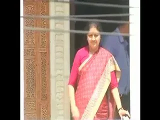 Who was the first rebel from within AIADMK against Sasikala - Sakshi