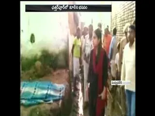 Heavy Rains in Madhya Pradesh: Building Collapse in Chattarpur || 2 died - Sakshi