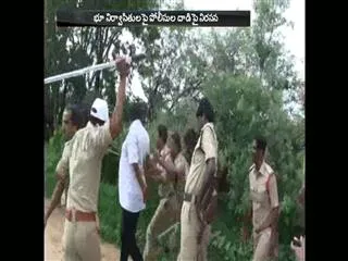 Police loty charge on Mallanna sagar residents - Sakshi