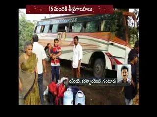 15 injured in road accident, Marriage bus hits tree at Vinukonda - Sakshi