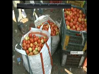 tamota cost reduced due to notes denomination inhyderbad - Sakshi