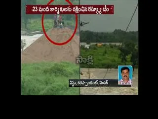 23 Workers are safe In Manjira River Flood Water Medak - Sakshi