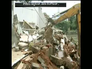 illegal building constructions destroying is good work: High court - Sakshi