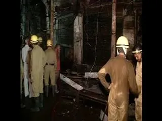 Fire breaks out in Central Bank of India building in delhi - Sakshi