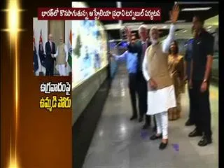 PM Modi, Australian PM Malcolm Turnbull ride in Delhi Metro - Sakshi