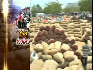Mirchi farmers agitation turns into fire - Sakshi