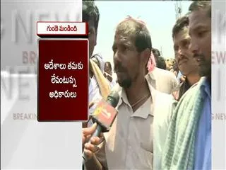 Mirchi Farmers Facing Problems - Sakshi