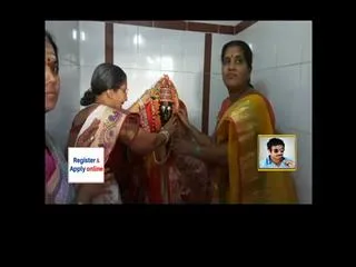Narandra modi wife worships at telangana temples - Sakshi