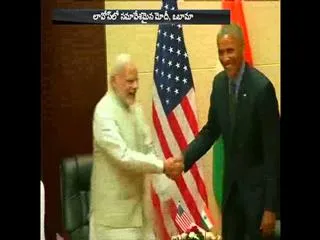 PM Modi meets Obama on sidelines of EAS - Sakshi