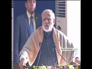 there may be separate doctors for left and right hands, says Narendra Modi - Sakshi