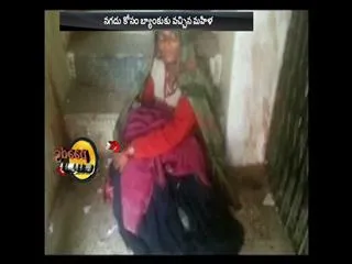 Currency demonetisation: Kanpur woman delivers baby in bank queue - Sakshi