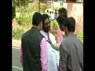 MP R Gaikwad broke my glasses: Sukumar,Air India staff member - Sakshi