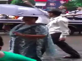 Ridiculously funny video Man shows his dance moves in middle of busy Mumbai street - Sakshi