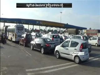 Heavy traffic jam on Pushkar routes in AP and Telangana - Sakshi