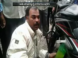Petrol adulteration in nalgonda distrcit - Sakshi
