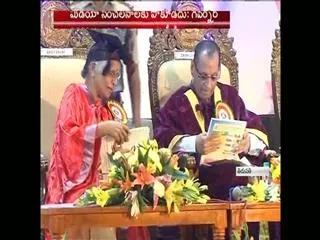 Governer Narasimhan gives doctorates to padmavathi digree college members - Sakshi