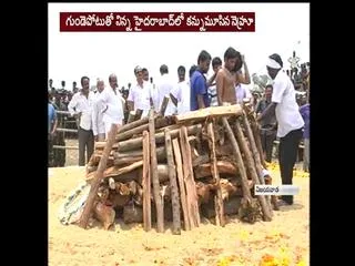 devineni nehur Funerals in gunadala - Sakshi