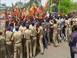 Tensions privileged at nalgonda collectorate - Sakshi