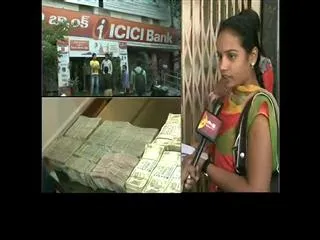 people go in large numbers to banks to exchange notes - Sakshi