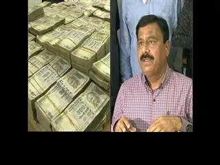 demonetised currency caught in hyderabad - Sakshi
