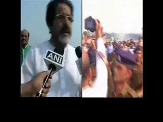 Mamata Banerjee leads the protest march to the President'shouse - Sakshi