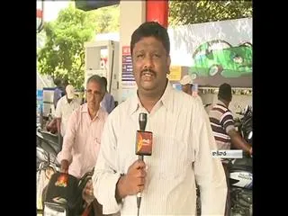 Rs.500, Rs.1000 notes Banned: shortage of smaller denomination in the market - Sakshi