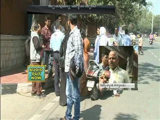 You can deposit demonetised notes only at rbi - Sakshi