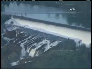 oroville dam under threat, evacuations ordered in NRI areas - Sakshi