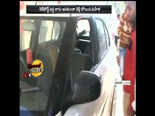 police shoots on car, woman dies in punjab - Sakshi