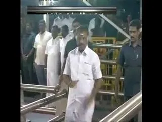 ttv dinakaran targets panneerselvam and his team - Sakshi