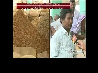 Turmeric Farmers facing severe issues over Market Rate - Sakshi