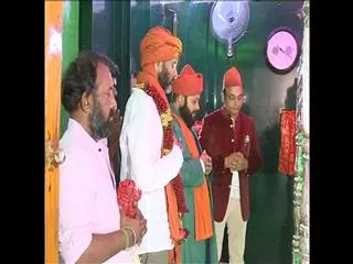 Dance Master Prabhudeva  visits Dargah in Kadapa - Sakshi