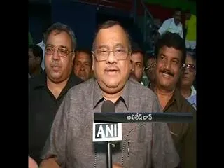 PV Sindhu gets expensive gift - Sakshi