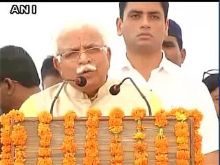 sindhu belongs to karnataka, says haryana chief minister - Sakshi