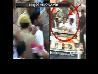 Shoe hurled at Rahul Gandhi during his road show at Sitapur - Sakshi
