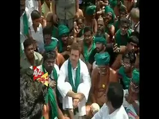 Rahul gandhi meets tamilnadu farmers protesting for drought relief funds - Sakshi