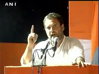 Rahul Gandhi accuses PM Modi doing dalali on jawans - Sakshi