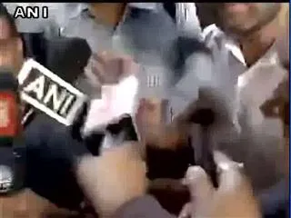 Congress vice president Rahul Gandhi in queue at SBI in Delhi's Parliament street - Sakshi