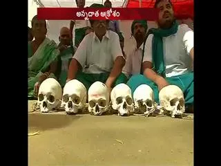 Tamilnadu Farmers Stage Protests Against Central Government in Delhi - Sakshi