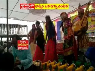 Cinima record dance in govt neeru - chettu programme - Sakshi